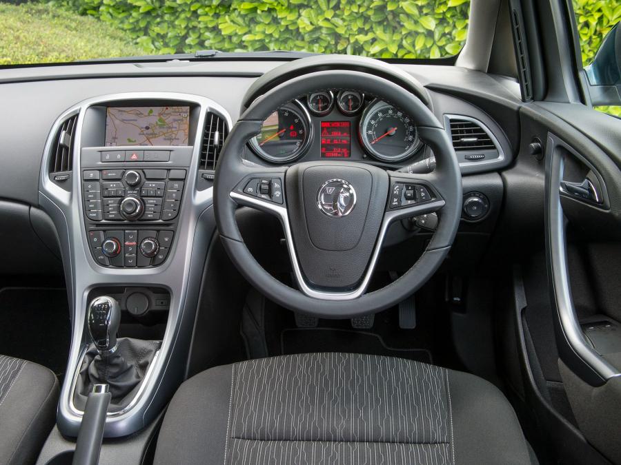  Vauxhall Astra Sports Tourer 2012 года  (фото 10 из 22)